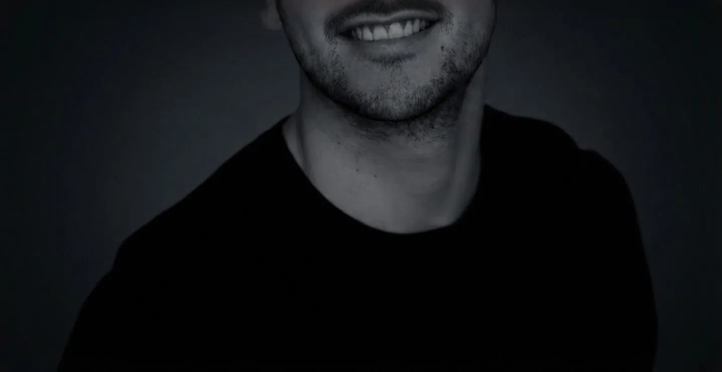 Alejandro Zárate smiling, in black and white